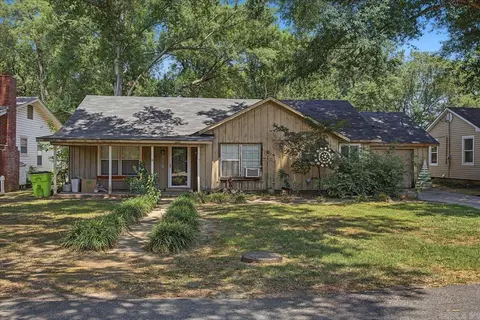 806 W 15th St, Stuttgart, AR 72160