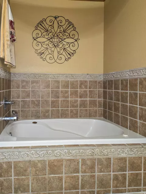 Bath - 102 Barbara Allen Dr, Marked Tree, AR 72365 photo 4 of 7