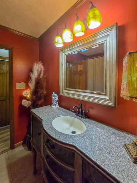 Bath - 102 Barbara Allen Dr, Marked Tree, AR 72365 photo 6 of 7