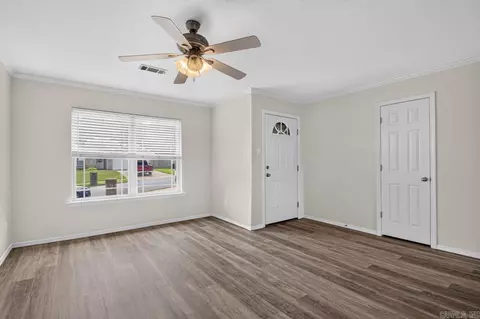 Living - 102 Riveria Cv, Benton, AR 72015 photo 2 of 3