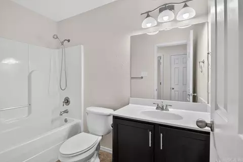 Bath - 102 Riveria Cv, Benton, AR 72015 photo 1 of 3