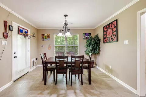 Dining - 402 Demuth, Benton, AR 72019 photo 1 of 1
