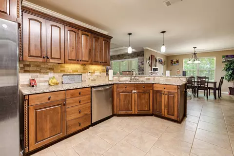 Kitchen - 402 Demuth, Benton, AR 72019 photo 5 of 5
