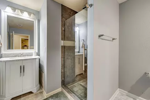 Bath - 402 Demuth, Benton, AR 72019 photo 7 of 7