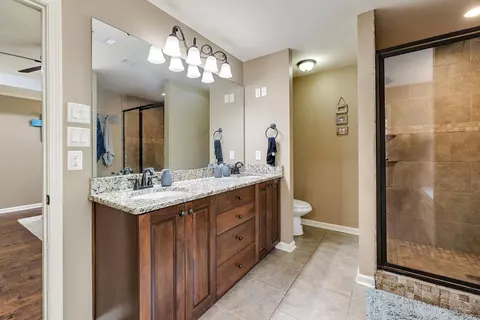 Bath - 402 Demuth, Benton, AR 72019 photo 4 of 7
