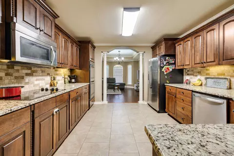 Kitchen - 402 Demuth, Benton, AR 72019 photo 1 of 5