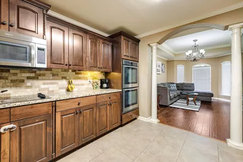 Kitchen - 402 Demuth, Benton, AR 72019 photo 3 of 5