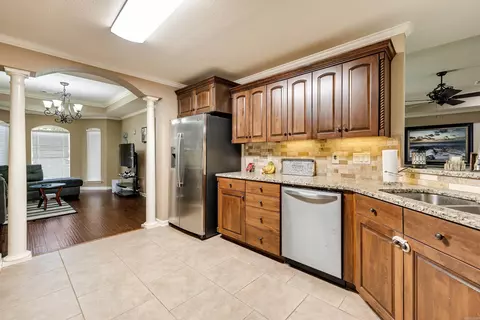 Kitchen - 402 Demuth, Benton, AR 72019 photo 2 of 5