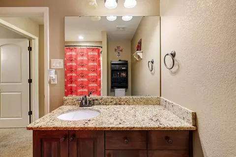 Bath - 402 Demuth, Benton, AR 72019 photo 6 of 7