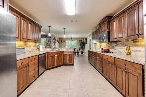 Kitchen - 402 Demuth, Benton, AR 72019 photo 4 of 5