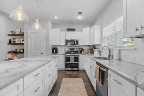 Kitchen - 1875 Mullberry, Conway, AR 72034 photo 2 of 4