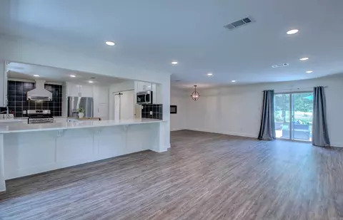 Living - 4111 Ryburn Rd, Pine Bluff, AR 71603 photo 2 of 10