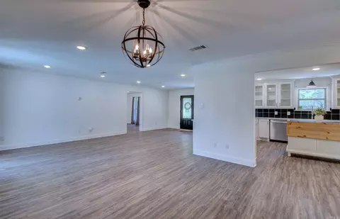 Living - 4111 Ryburn Rd, Pine Bluff, AR 71603 photo 6 of 10
