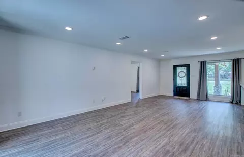 Living - 4111 Ryburn Rd, Pine Bluff, AR 71603 photo 5 of 10