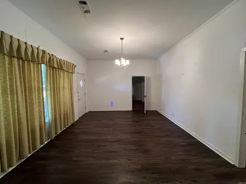 Living - 303 W Pine St, Warren, AR 71671 photo 2 of 5