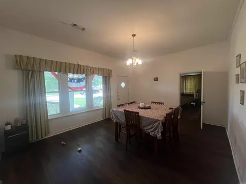 Dining - 303 W Pine St, Warren, AR 71671 photo 1 of 1
