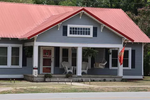 Exterior - 303 W Pine St, Warren, AR 71671 photo 6 of 9