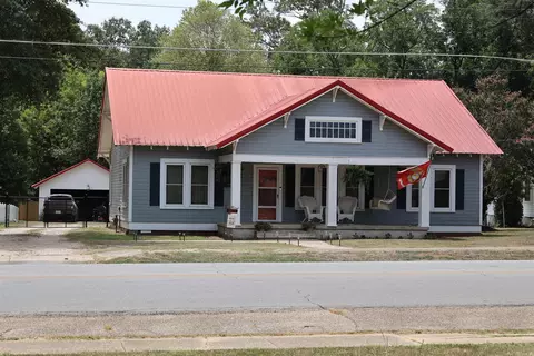 Exterior - 303 W Pine St, Warren, AR 71671 photo 8 of 9