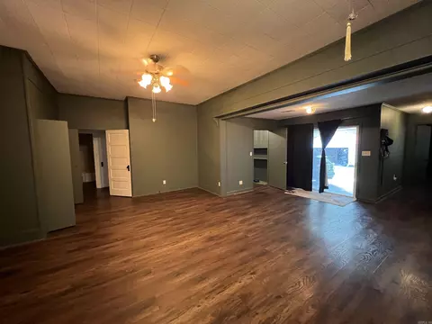 Living - 303 W Pine St, Warren, AR 71671 photo 4 of 5