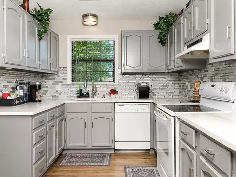 Kitchen - 7807 Summerhill Dr, Pine Bluff, AR 71603 photo 1 of 3