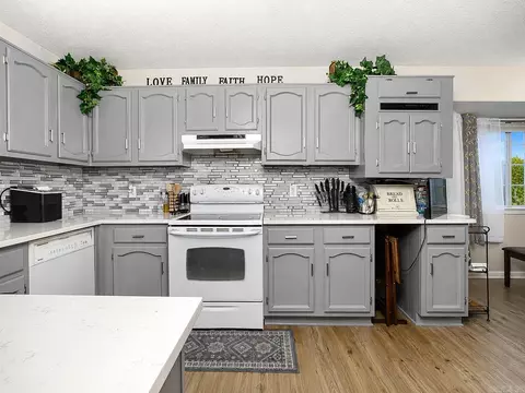 Kitchen - 7807 Summerhill Dr, Pine Bluff, AR 71603 photo 2 of 3