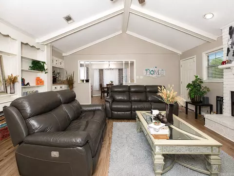 Living - 7807 Summerhill Dr, Pine Bluff, AR 71603 photo 1 of 3