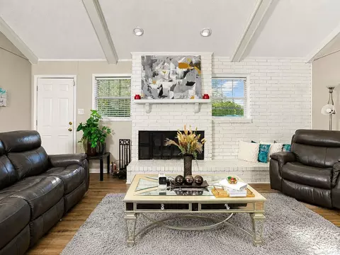 Living - 7807 Summerhill Dr, Pine Bluff, AR 71603 photo 3 of 4