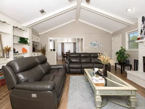 Living - 7807 Summerhill Dr, Pine Bluff, AR 71603 photo 1 of 4
