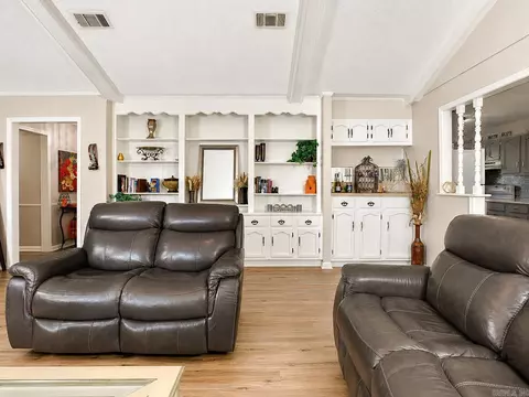 Living - 7807 Summerhill Dr, Pine Bluff, AR 71603 photo 2 of 3