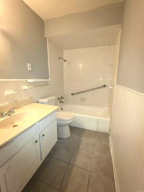 Bath - 1503 S Dakota, Pine Bluff, AR 71601 photo 2 of 3