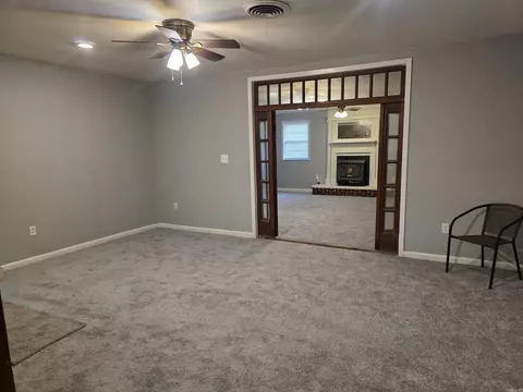 Living - 1503 S Dakota, Pine Bluff, AR 71601 photo 5 of 6