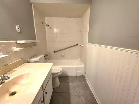 Bath - 1503 S Dakota, Pine Bluff, AR 71601 photo 3 of 3