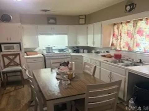 1611 Vaughn St, Pine Bluff, AR 71603 photo 2