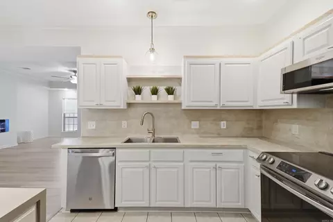 Kitchen - 431 Bernard Dr, Conway, AR 72032 photo 3 of 5