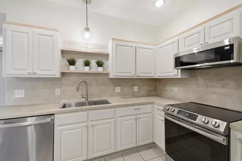 Kitchen - 431 Bernard Dr, Conway, AR 72032 photo 2 of 5