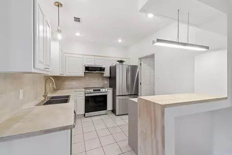 Kitchen - 431 Bernard Dr, Conway, AR 72032 photo 1 of 5