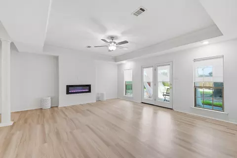 Living - 431 Bernard Dr, Conway, AR 72032 photo 4 of 6