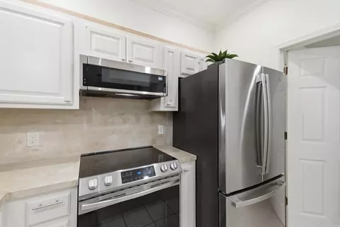 Kitchen - 431 Bernard Dr, Conway, AR 72032 photo 5 of 5