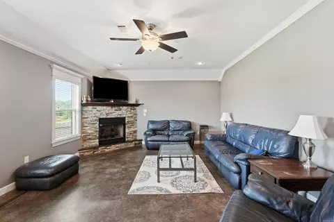 Living - 3 Corbin Cv, Greenbrier, AR 72058 photo 2 of 3