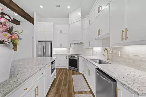 Kitchen - 105 Michael Dr, Beebe, AR 72012 photo 2 of 4
