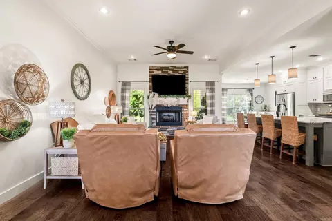 Living - 19 Colt Loop, Greenbrier, AR 72058 photo 1 of 2