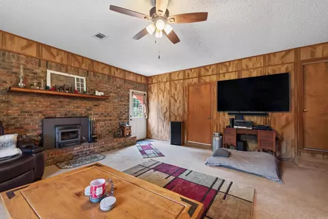 Living - 621 Arrowhead Rd, Malvern, AR 72104 photo 2 of 2
