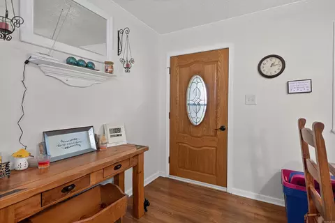 Entry Way - 621 Arrowhead Rd, Malvern, AR 72104 photo 2 of 3