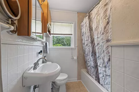 Bath - 621 Arrowhead Rd, Malvern, AR 72104 photo 3 of 3