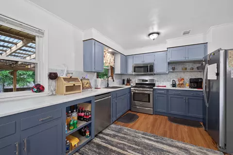 Kitchen - 621 Arrowhead Rd, Malvern, AR 72104 photo 4 of 4