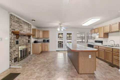 Kitchen - 2642 Hwy 330 E, Clinton, AR 72031 photo 1 of 3