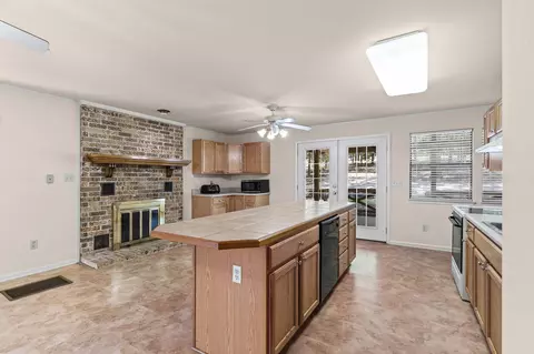 Kitchen - 2642 Hwy 330 E, Clinton, AR 72031 photo 2 of 3
