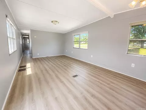 Living - 5432 Point View Rd, Benton, AR 72019 photo 2 of 2