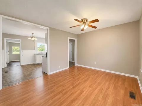 Living - 5432 Point View Rd, Benton, AR 72019 photo 1 of 2