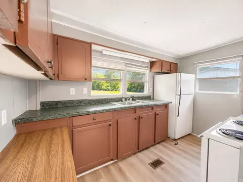 Kitchen - 5432 Point View Rd, Benton, AR 72019 photo 3 of 3